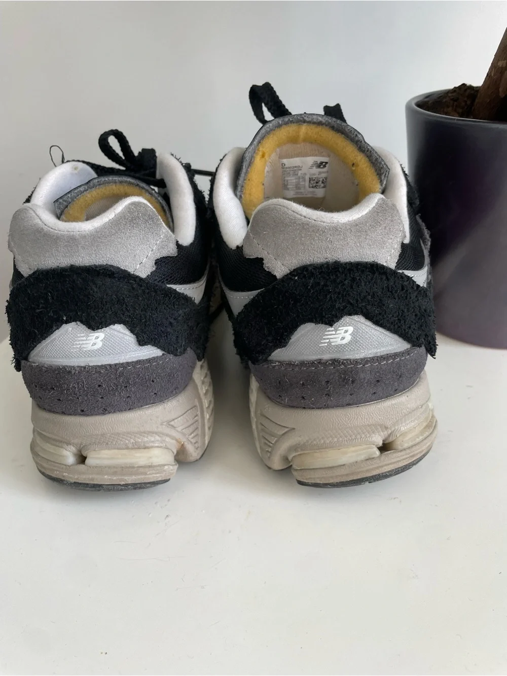 Women Size 8.5 New Balance 2002R Protection Pack Black Grey Shoes